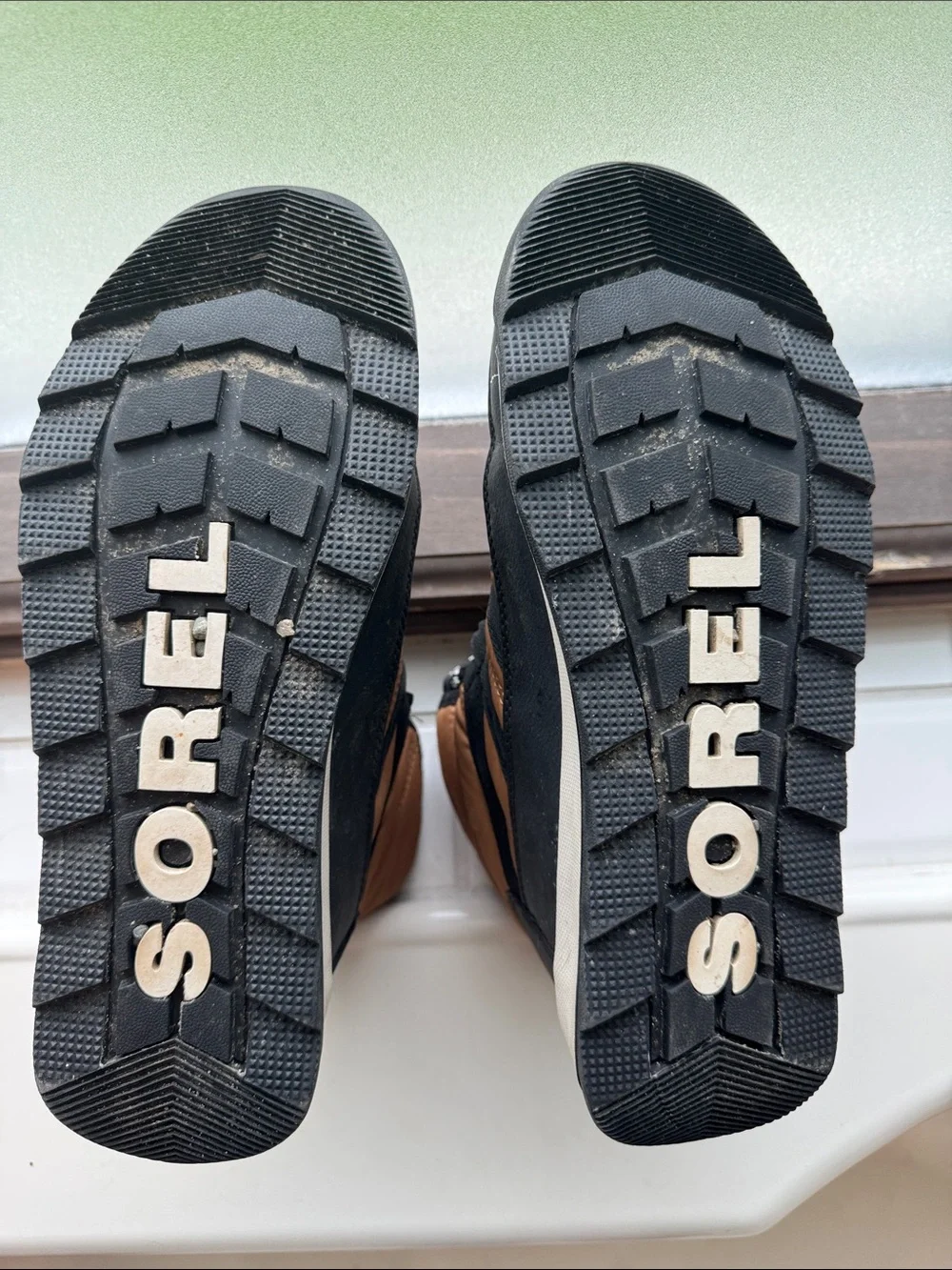 Sorel Women's Tan and Black Lace-Up Winter Boots